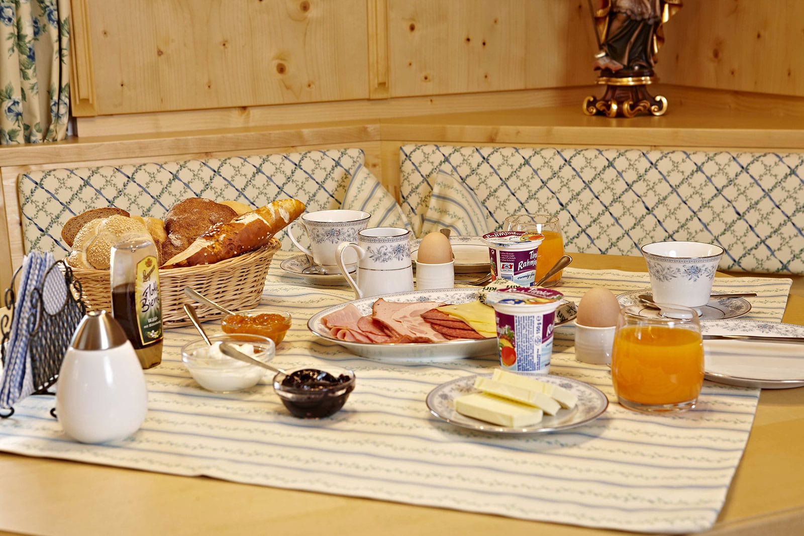 Reichhaltiges Frühstück